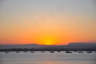 显示器屏幕,台式电脑,鸽子窝,电视屏幕,笔记本电脑,船在西西里岛锡拉库扎