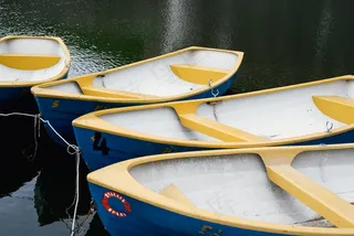 船,眼镜,剪刀,凉鞋,木舟,租船