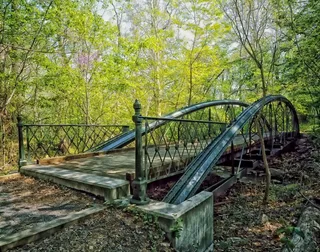 桥，废弃的路，具有里程碑意义，历史，性质