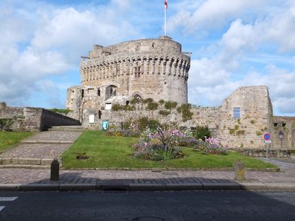 迪南城堡，迪南城堡，14至15世纪