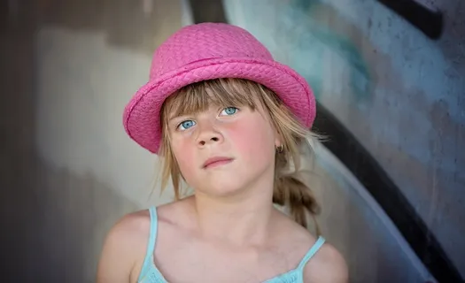 人，人类，儿童，女孩，帽子，脸，蓝眼睛，意见