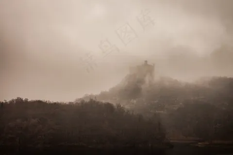 云雾缭绕,天空,树,云雾,雨云,雾意大利雾 云雾缭绕,天空,树,云雾,雨云,雾意大利雾