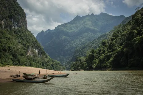 河流,山谷,船,森林,山脉,丘陵,海滩 河流,山谷,船,森林,山脉,丘陵,海滩