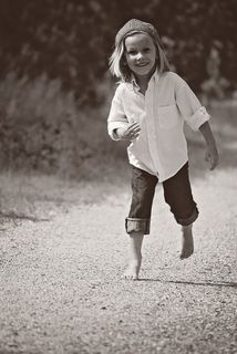 男孩，步行，土路，自然，户外活动