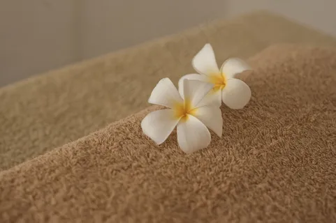 在温泉毛巾上的花