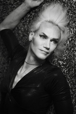 女子，金发，肖像，黑色和白色，变性人