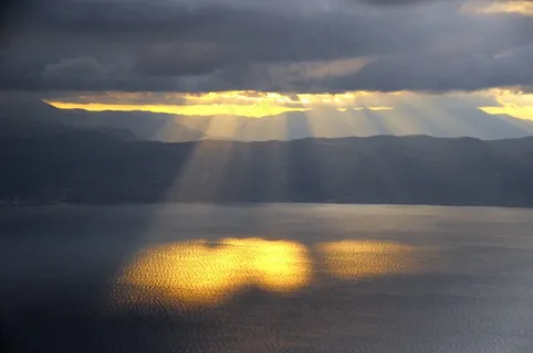太阳光线,水,夕阳,云,天堂,暮光之城 太阳光线,水,夕阳,云,天堂,暮光之城