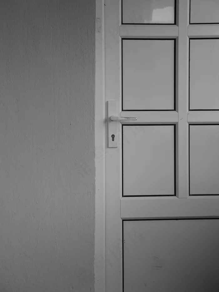 门，黑色和白色，把手