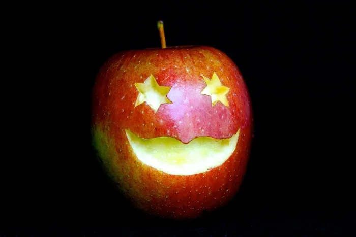 水果，苹果，脸，笑，明星，眼睛，嘴里