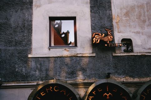 传统建筑,电视背景墙,油画,室内一角,装饰画框,墙壁用公鸡在里加