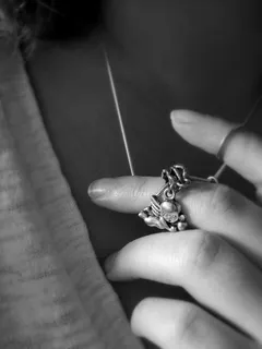 天使，吊坠，项链，珠宝首饰，手，手指，很好