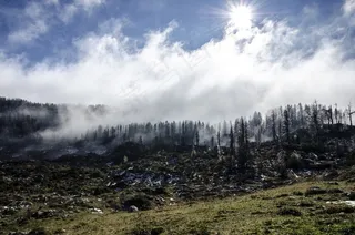 景观，山，岩石，石头，树木，行，云