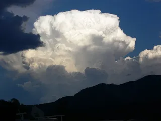 云，积云，雷云，白，硕大