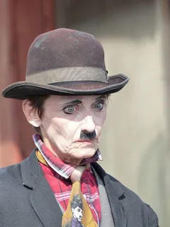 穿戴,卡通动漫人物,男孩,人物特写,屏幕截图,查理·卓别林服装中的老人肖像 穿戴,卡通动漫人物,男孩,人物特写,屏幕截图,查理·卓别林服装中的老人肖像