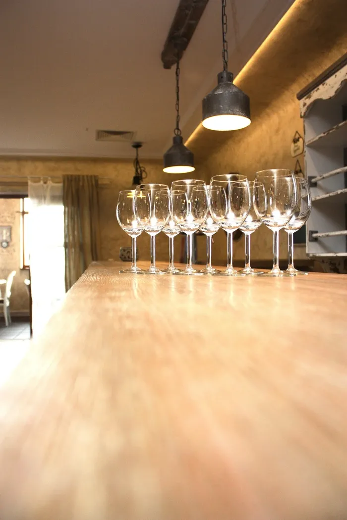 酒店大厅,室内,电视背景墙,房间内景,吊灯,柜台上的酒杯