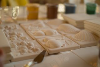 瓷砖，模具，锅铲，绘画，颜色，墙壁，材料