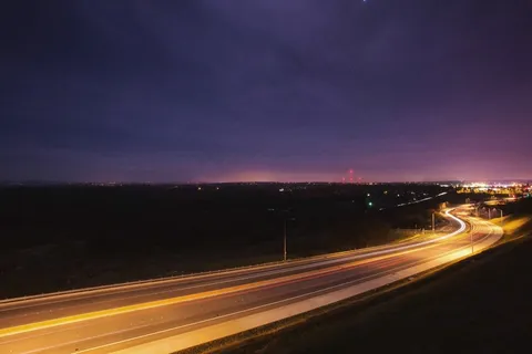 公路,轿车,夜景摄影,天空,风景,路灯夜连续曝光 公路,轿车,夜景摄影,天空,风景,路灯夜连续曝光