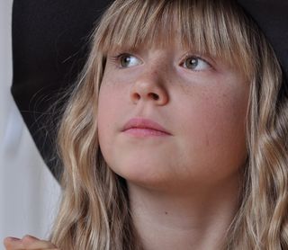 儿童，周到，女孩，脸，人类，金发，帽子，眼睛