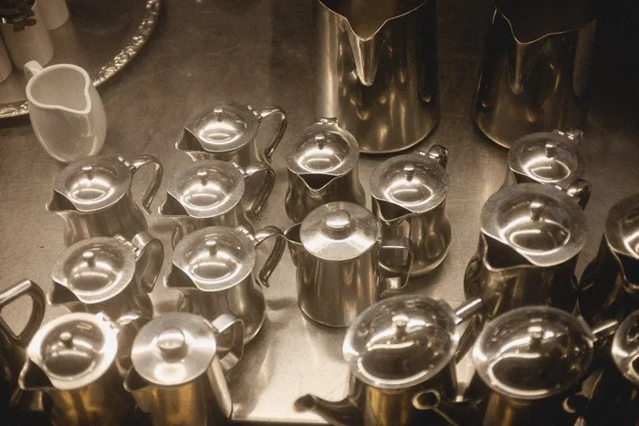 打字机,瓶子,黑啤,棋子,杯子,咖啡壶