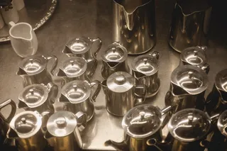 打字机,瓶子,黑啤,棋子,杯子,咖啡壶