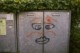 街头涂鸦,门,窗,砖红色,,垃圾箱