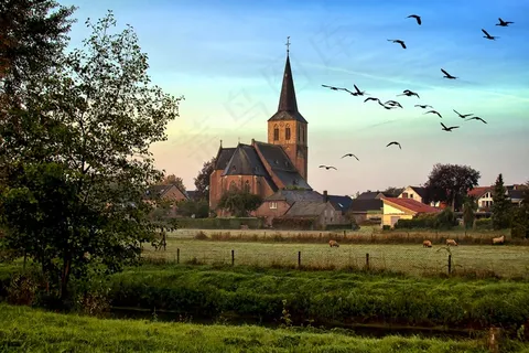 教堂，鸟类，日出，天空，尖顶，景区，云团