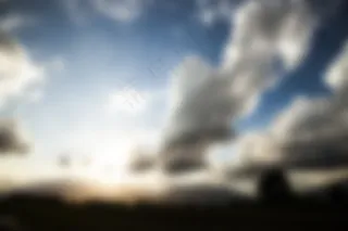 模糊图片,天空,雨层云,阴云密布,卡通动漫人物,天空中的云–运动模糊