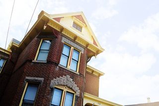 旅馆，鬼屋，此类，小镇，辛西安娜