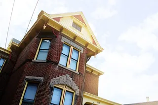 旅馆，鬼屋，此类，小镇，辛西安娜