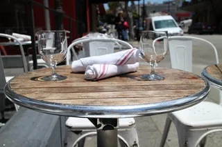 餐厅，餐桌，咖啡厅，人行道，用餐，晚餐