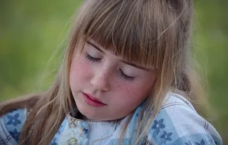 人，人的，女孩，脸，闭着眼睛，肖像，关闭