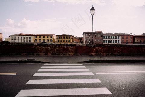 街道,地板砖,天空,广场,金属栏杆,人行横道