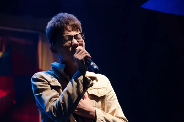 歌手，唱歌，晚会，灯光，照片