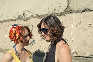 女孩，夏天，太阳，微笑，喜悦，朋友，漫步