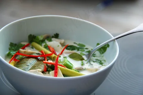汤姆·卡盖(Tom Kha Gai),汤,亚洲,泰国,辣椒 汤姆·卡盖(Tom Kha Gai),汤,亚洲,泰国,辣椒