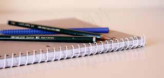 螺旋笔记本，记事本，块，笔，铅笔，书桌垫