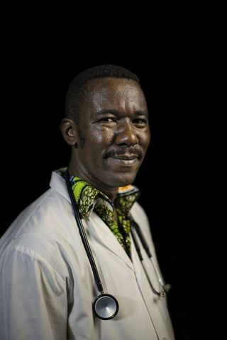 非洲黑人,人物特写,指挥大师,足球运动,说唱,阿基米·马卡亚博士