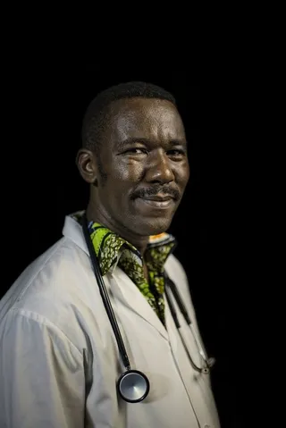 非洲黑人,人物特写,指挥大师,足球运动,说唱,阿基米·马卡亚博士