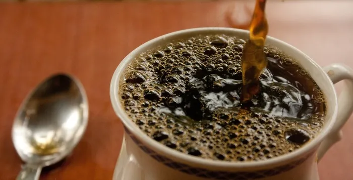 倒，茶，杯，茶匙，勺子，茶杯，倒，喝