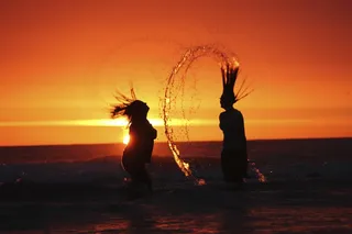 水战，朋友，海滩，女人，快乐，海，水