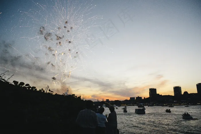 天空,树,风景,屏幕截图,鱼鳞云,镇上的烟花