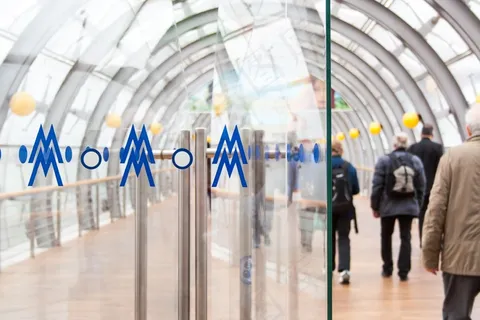 书展，公平，帮派，离家，奔跑，走，玻璃，购物