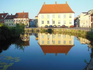 老建筑，街景，护城河，几点思考