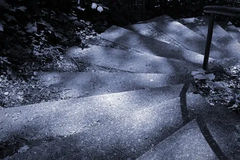 楼梯，黑色和白色，螺旋形楼梯，逐渐