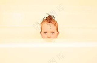 军队摄影大赛-2007-FMWRC-艺术和手工艺-浴缸里的儿子