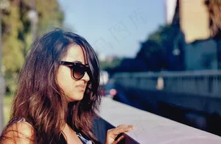 女孩，太阳，夏天，城市，架构，光，眼镜