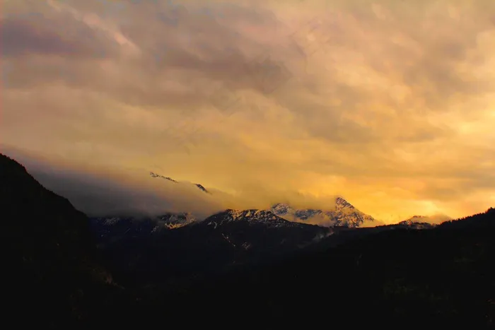 天空,山峦,树,霞光,风景,山云