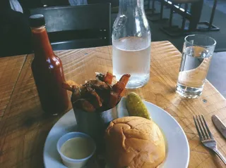 快餐，小吃，汉堡，盘子，膳食，餐厅