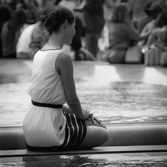 巴黎，罗浮宫，金字塔，女人，年轻女子，漂亮