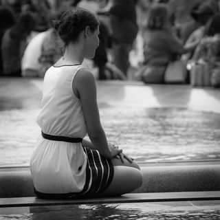 巴黎，罗浮宫，金字塔，女人，年轻女子，漂亮